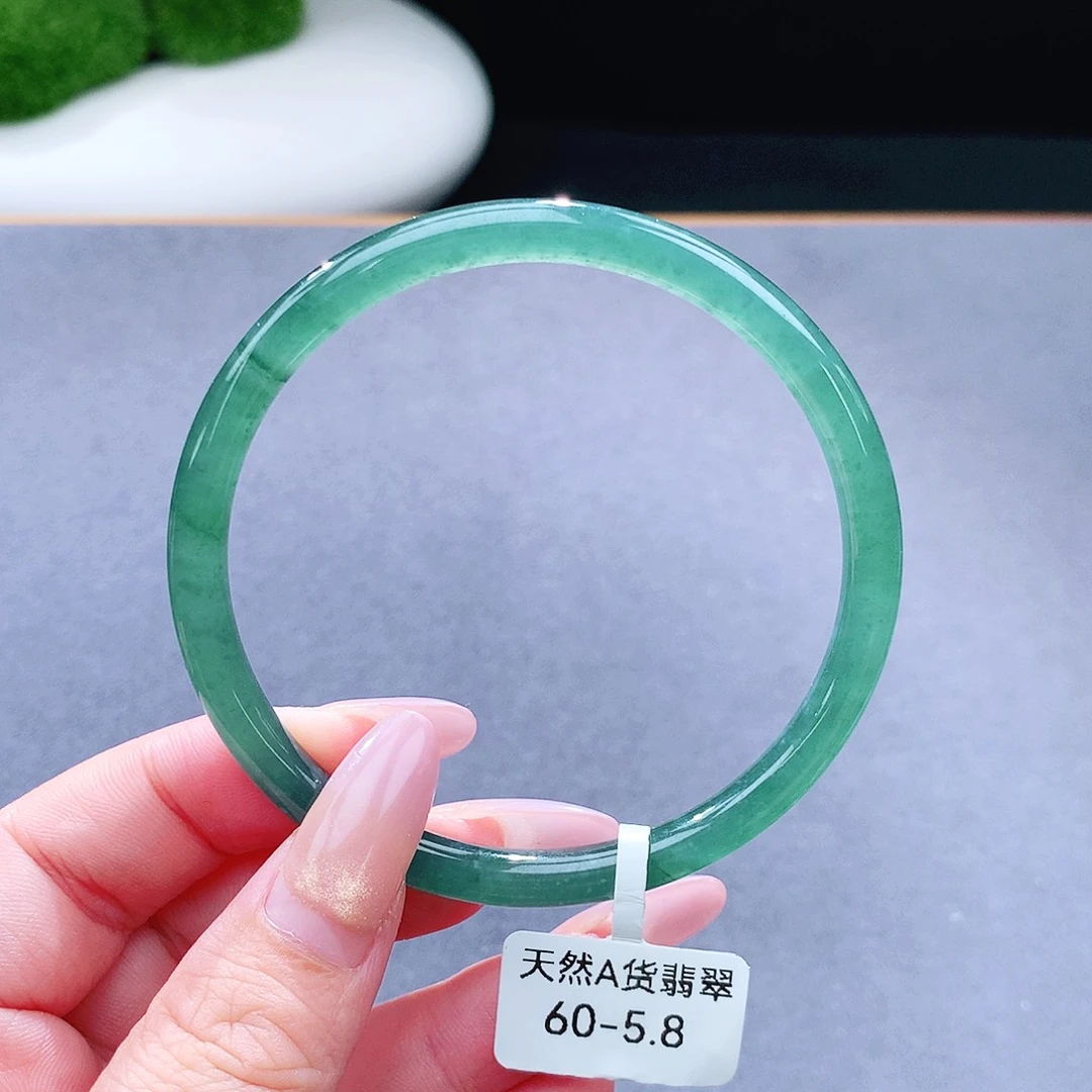 未镶嵌手镯（圆镯）翡翠