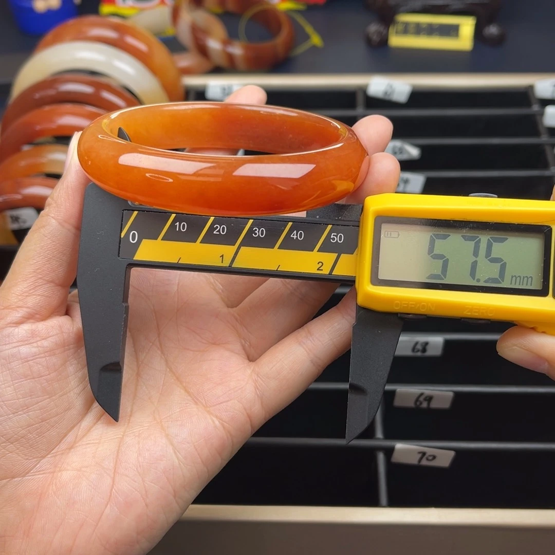 未镶嵌石英质玉（黄龙玉）手镯黄龙福利47号