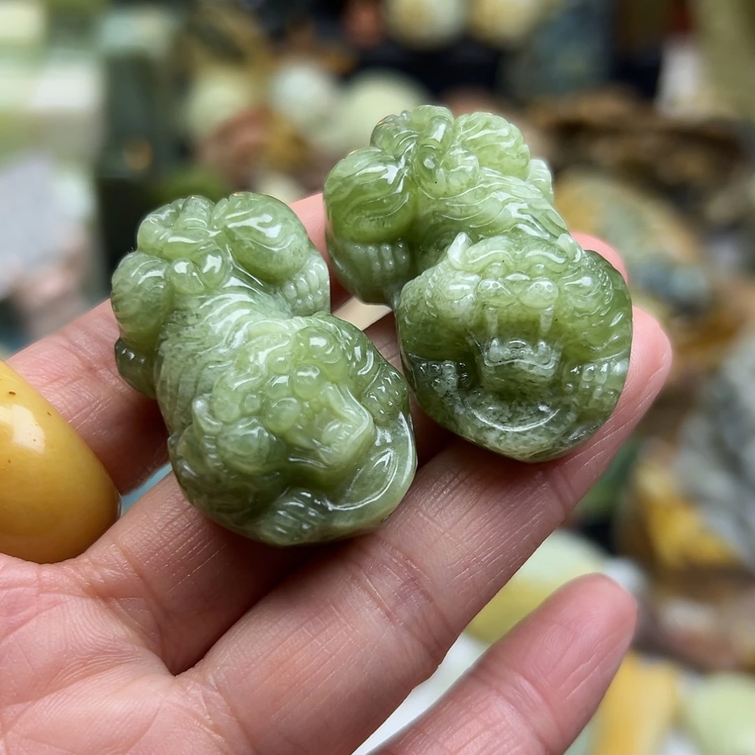 岫玉未镶嵌颈饰岫玉青提老虎一对