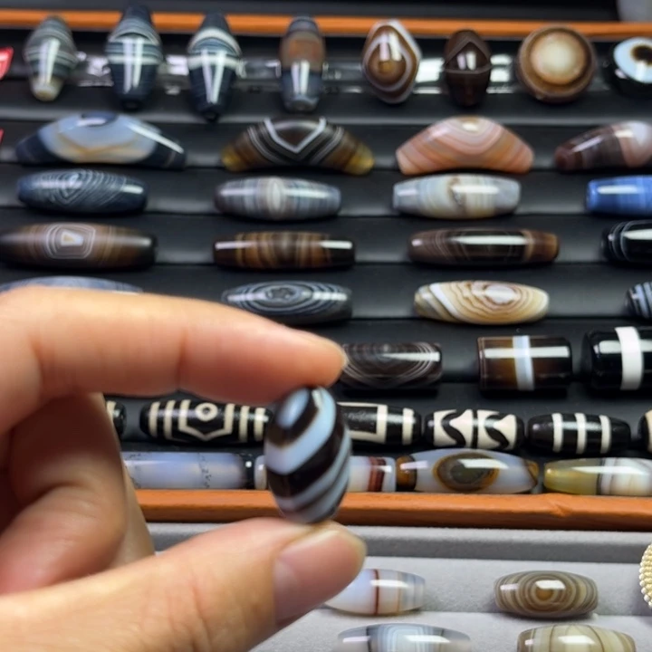 尹***房玛瑙/玉髓未镶嵌颈饰