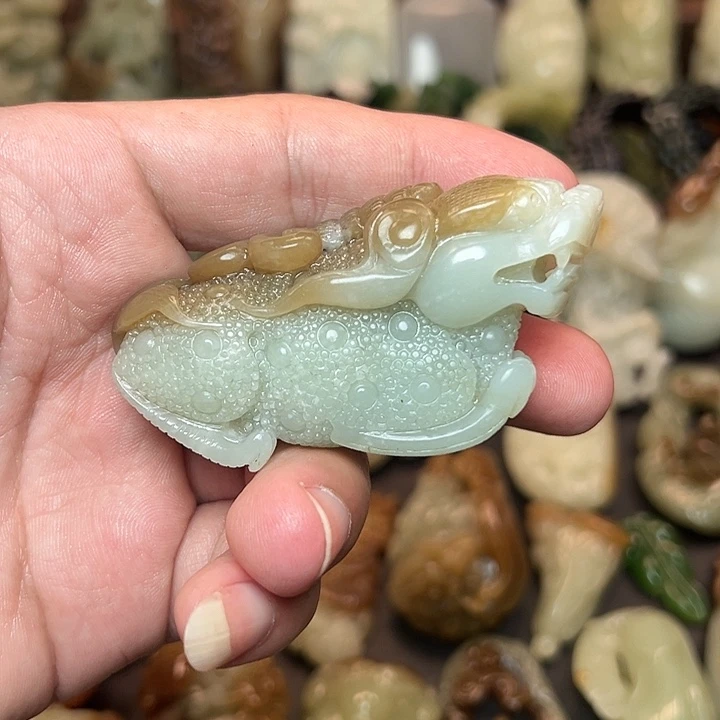 和田玉未镶嵌把件