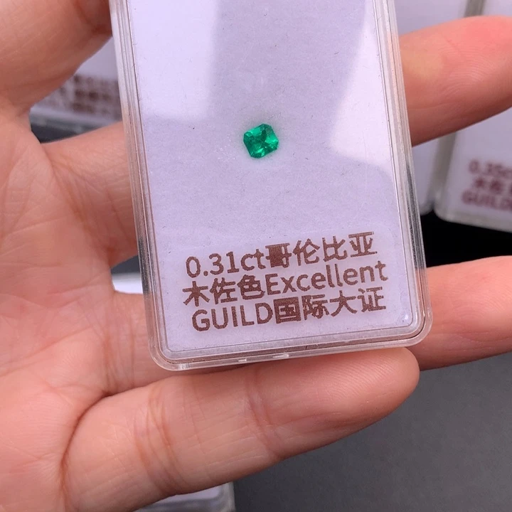 玲****祖母绿裸石0.31克拉