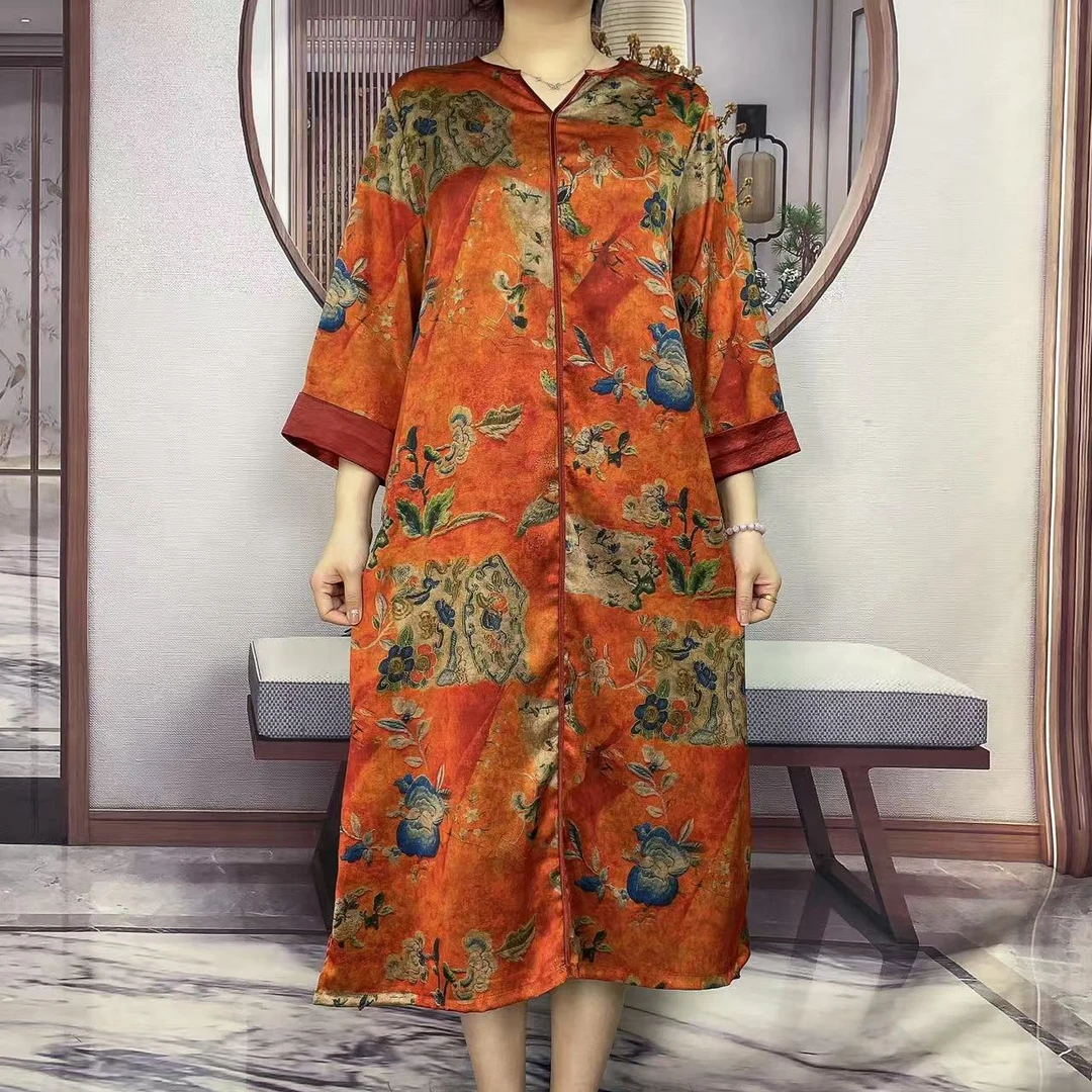 Q20092洋气减龄小V领连衣裙