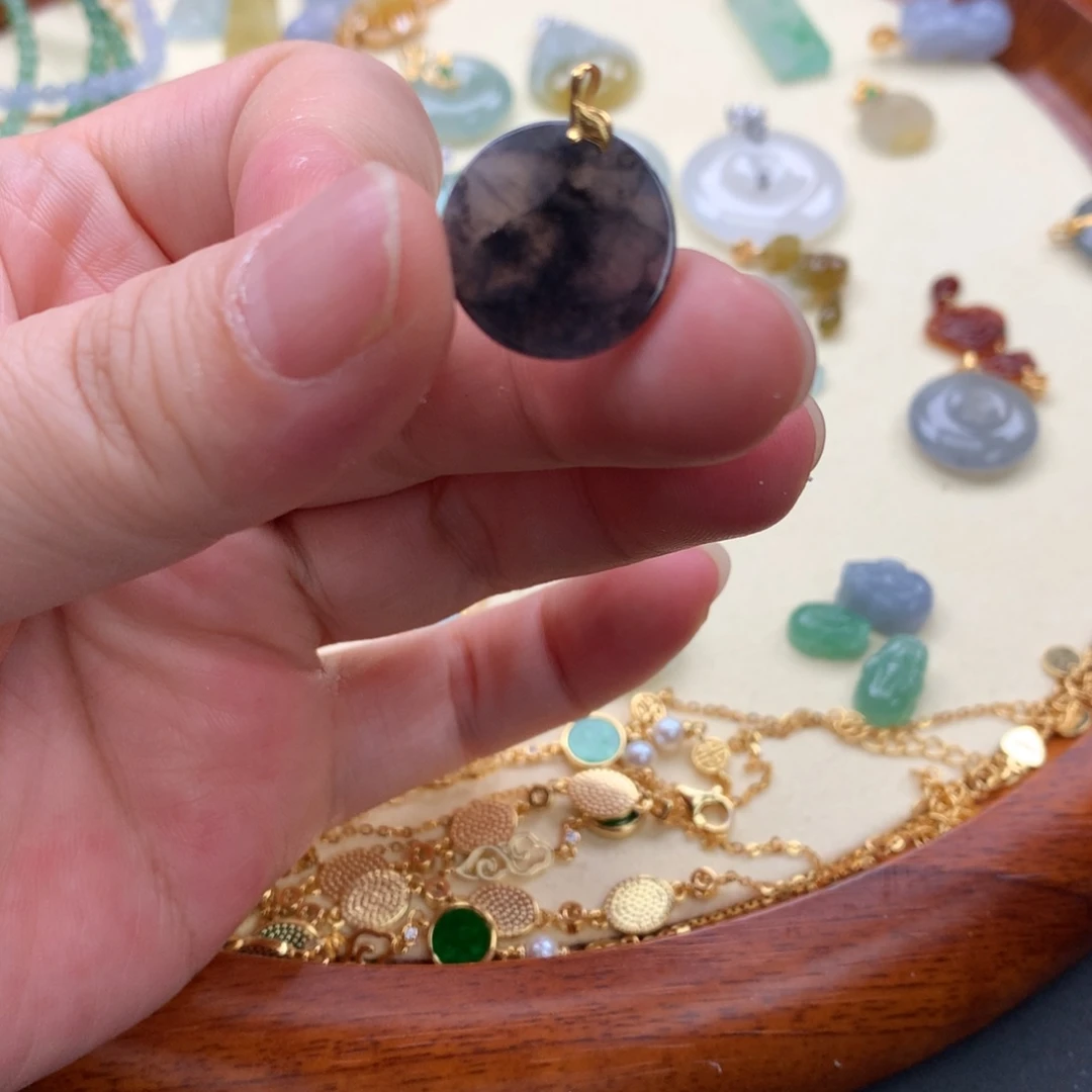 翡翠未镶嵌颈饰翡翠乌鸡牌