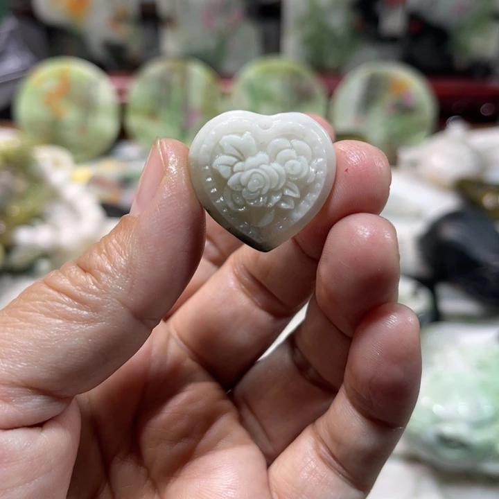 独山玉未镶嵌颈饰