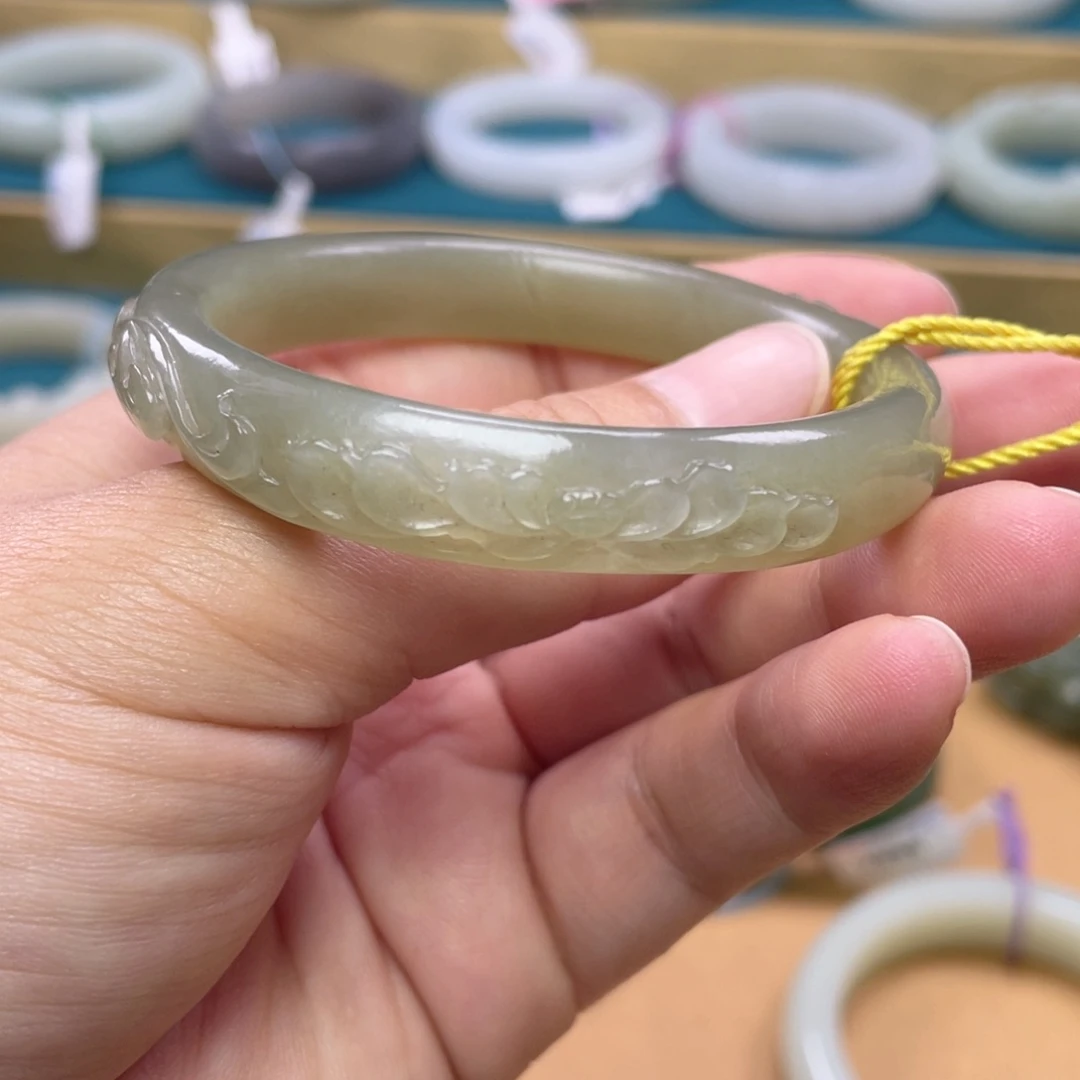 和田玉手镯未镶嵌2