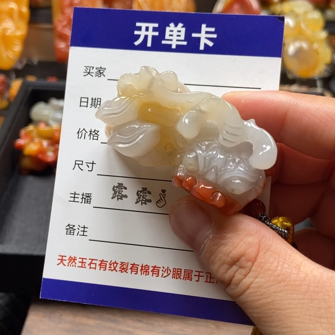 未镶嵌石英质玉（黄龙玉）挂件