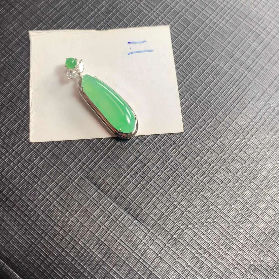 翡翠18K金镶嵌颈饰翡翠