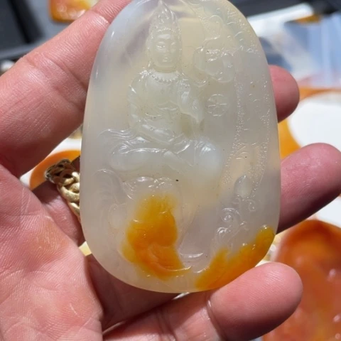 【闪购商品】未镶嵌石英质玉（黄龙玉）颈饰