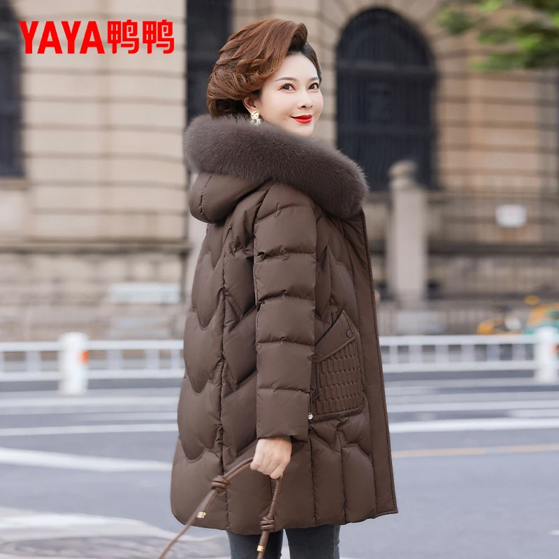 鸭鸭中年妈妈中长款羽绒服女款2025新款狐狸毛领冬装防寒加厚外套