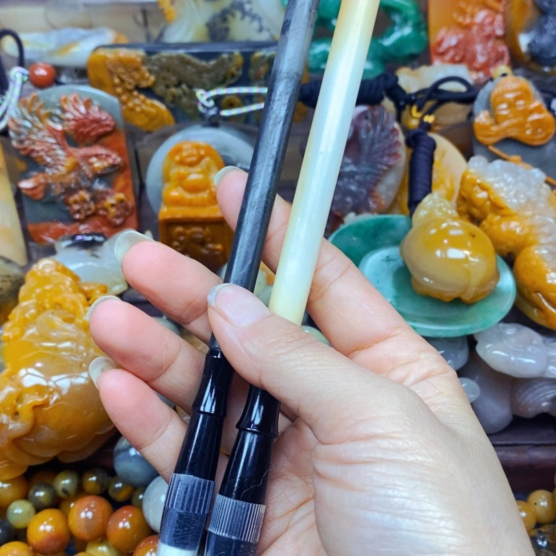 未镶嵌石英质玉（黄龙玉）颈饰
