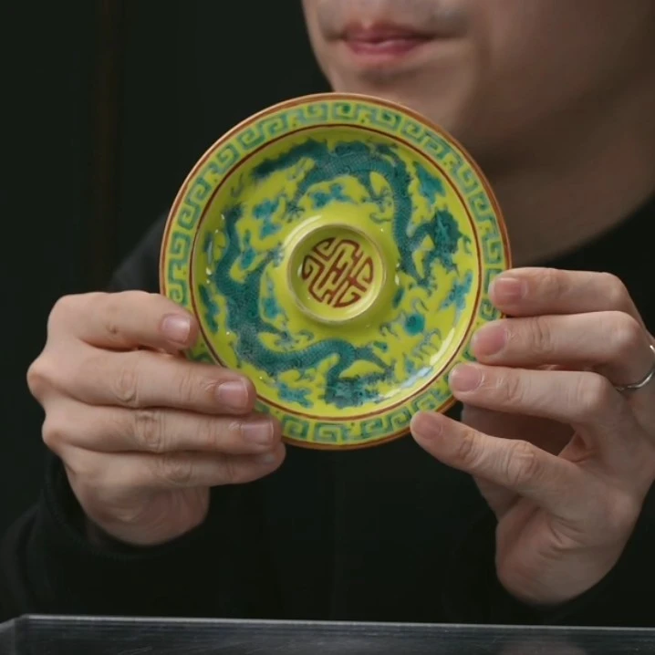 D柠檬黄釉双龙戏珠纹杯托