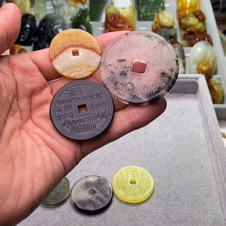 蛇纹石玉未镶嵌颈饰孤*