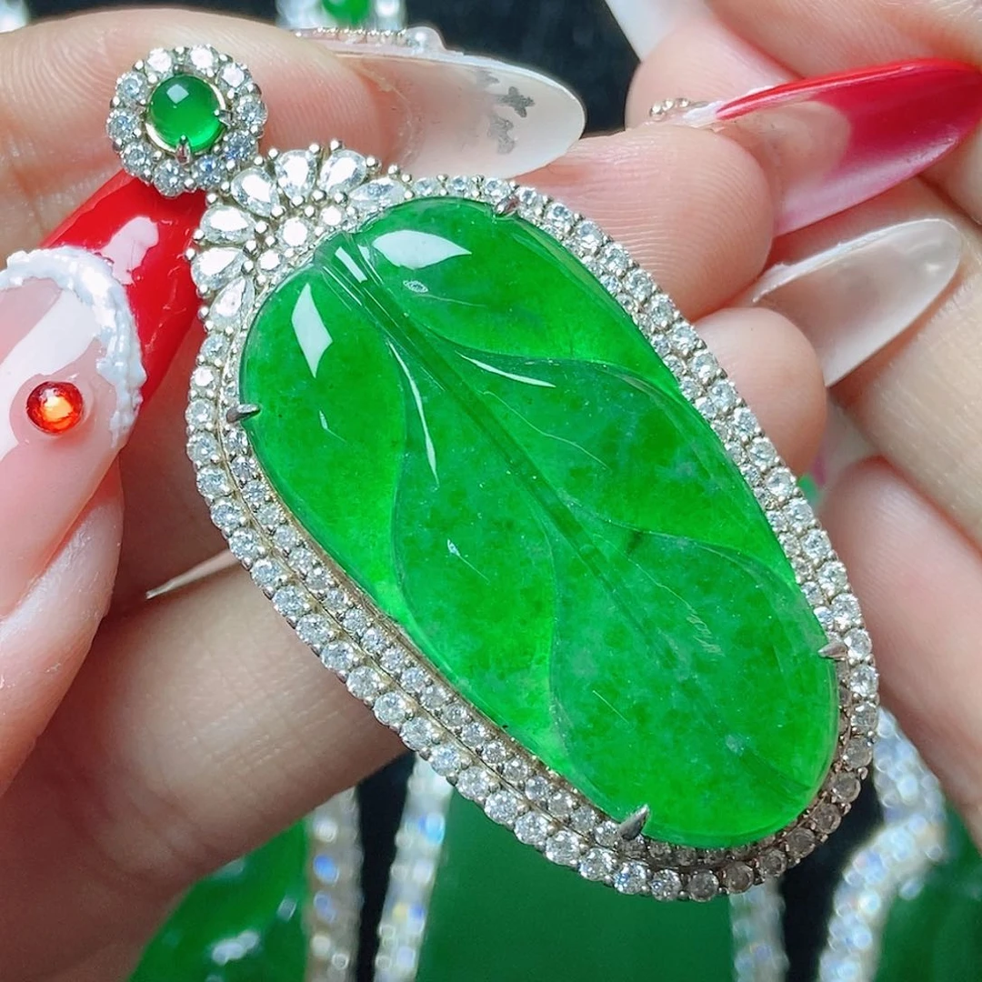 颈饰未镶嵌翡翠