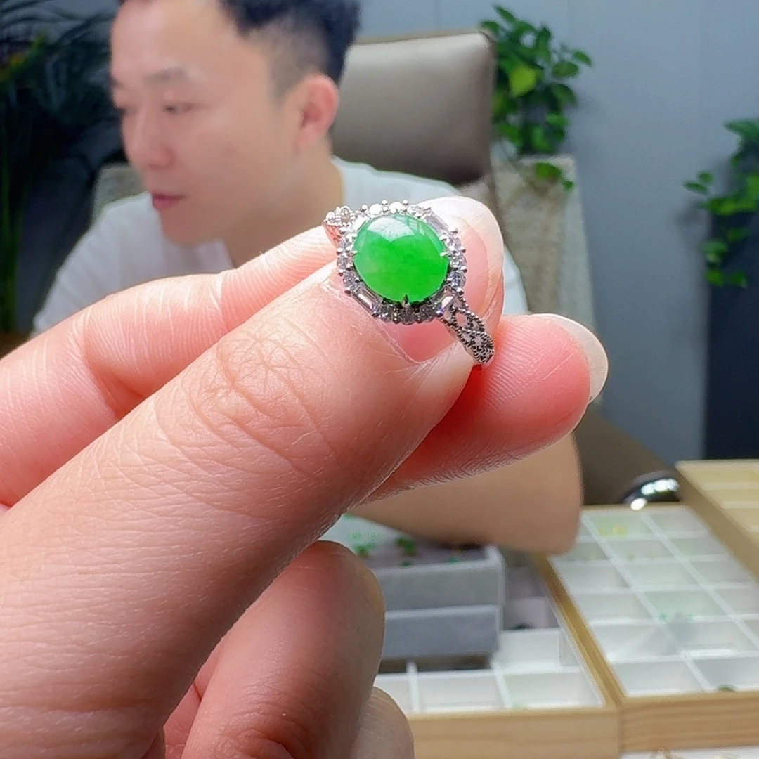 翡翠18K金镶嵌戒指天然