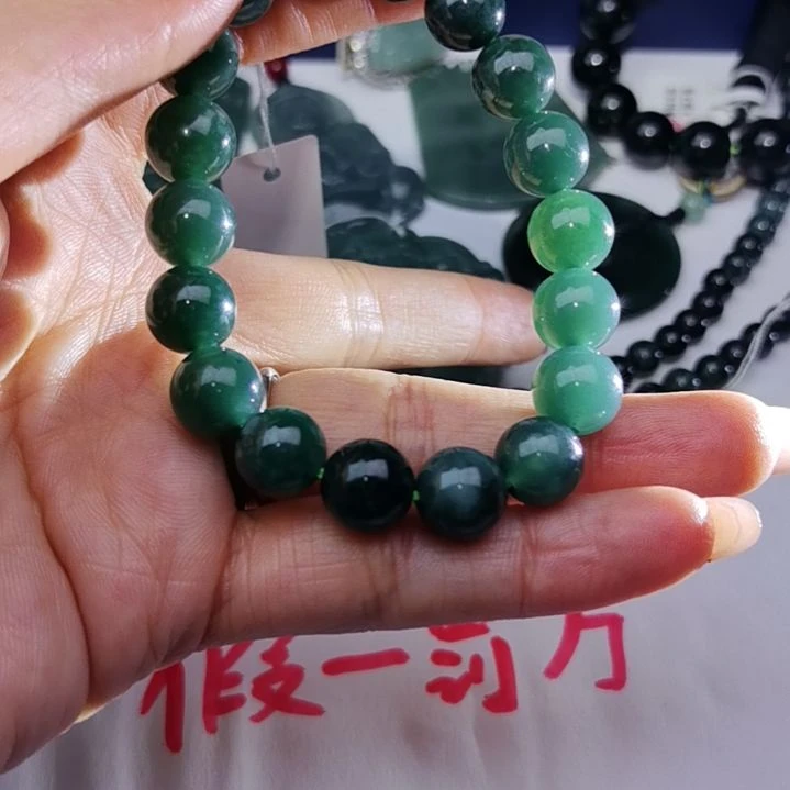 翡翠颈饰未镶嵌天然的A货翡翠多样性发货