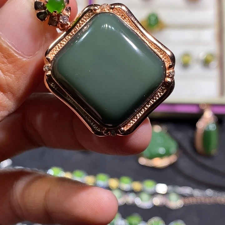 颈饰银S925镶嵌和田玉（碧玉）