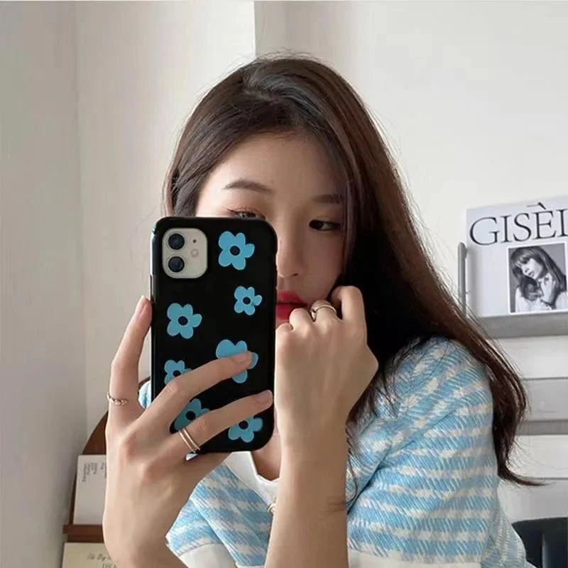 欧克里里夏日蓝色花朵适用iPhone16promax手机壳华为vivo小米oppo