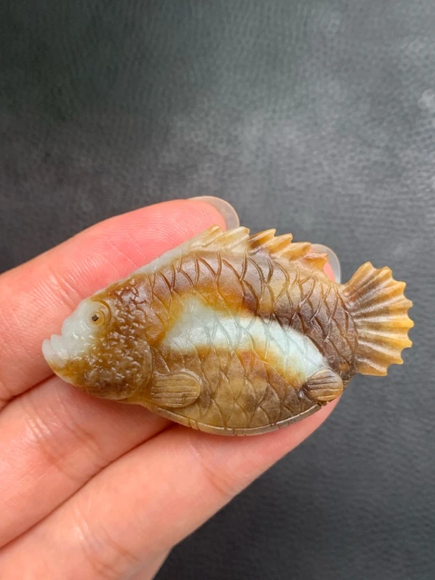 天然缅甸翡翠A货毛货特色鱼骨