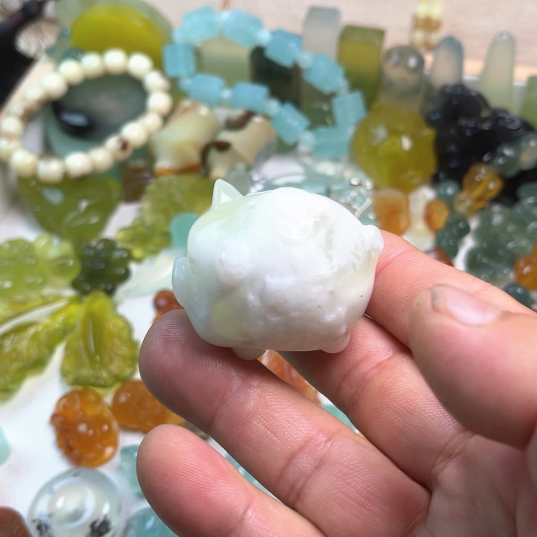 蛇纹石玉未镶嵌颈饰