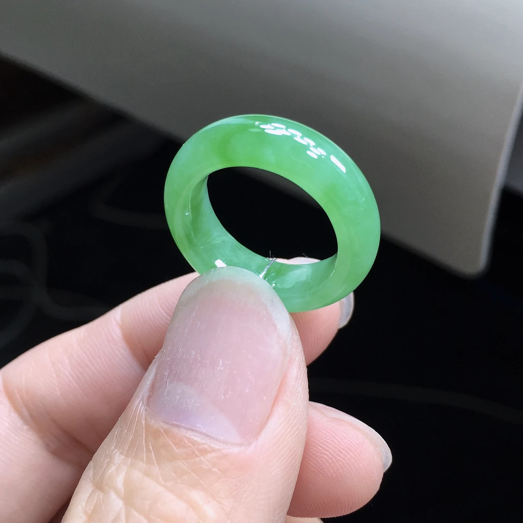 11-12号圈 天然A货缅甸翡翠 莹润满绿戒指 尺寸16.2×6.4×4.1mm