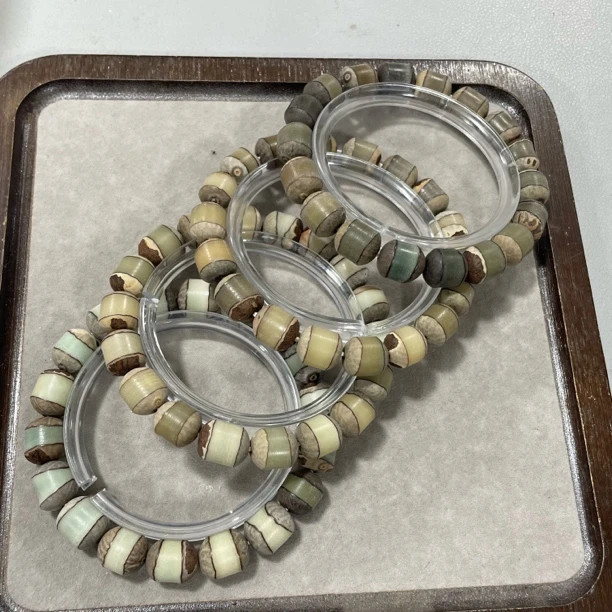 P796一线天原皮菩提原生态单圈手串（底色 颗数多样 发其一）