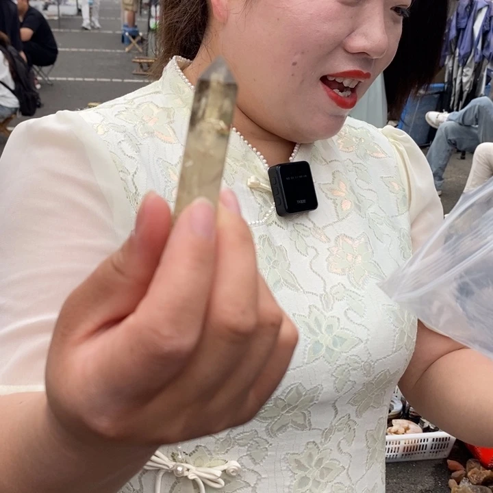 水晶珠宝半成品未镶嵌黄水晶柱子一个