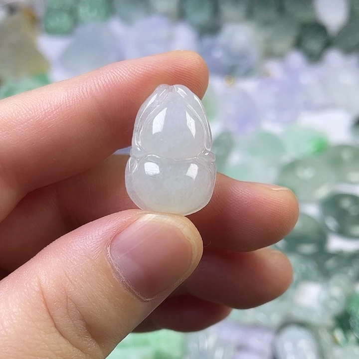 翡翠未镶嵌颈饰葫芦