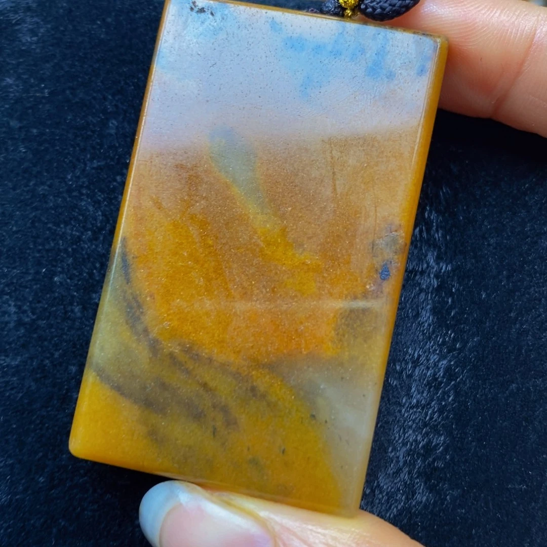 未镶嵌石英质玉（黄龙玉）颈饰