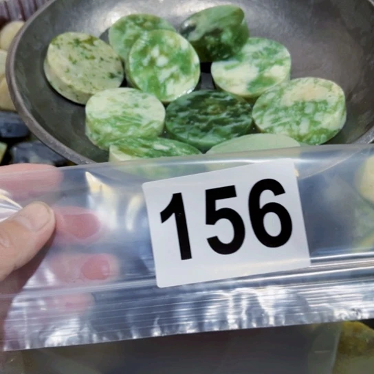 未镶嵌蛇纹石玉珠宝奇石