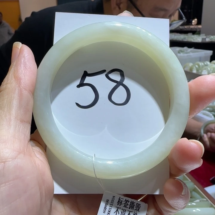 和田玉未镶嵌手镯650