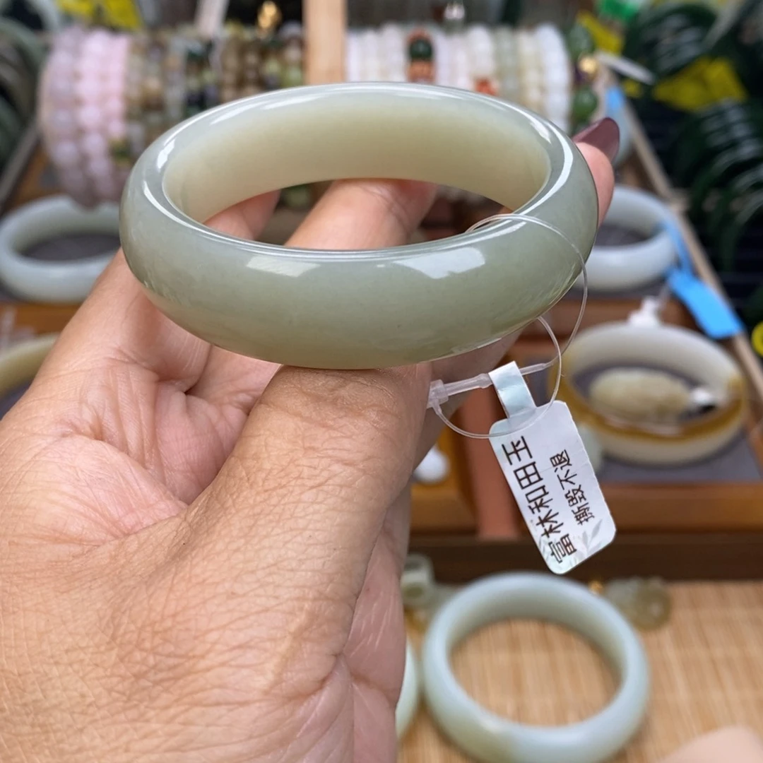 未镶嵌手镯和田玉