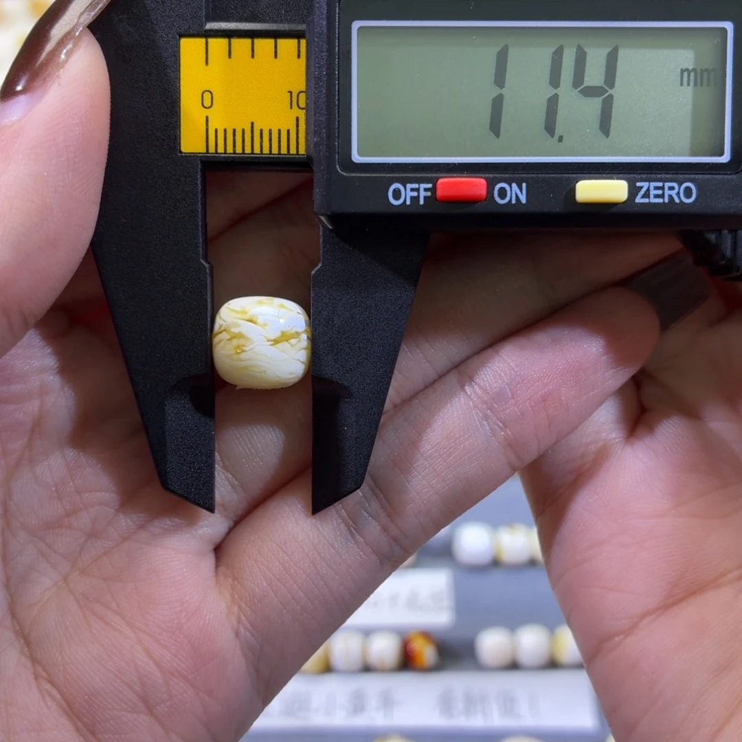 历***丸琥珀未镶嵌裸石天然蜜蜡