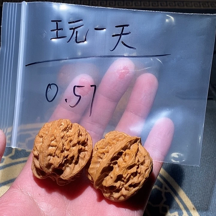 ****儿文玩核桃吊坠核桃
