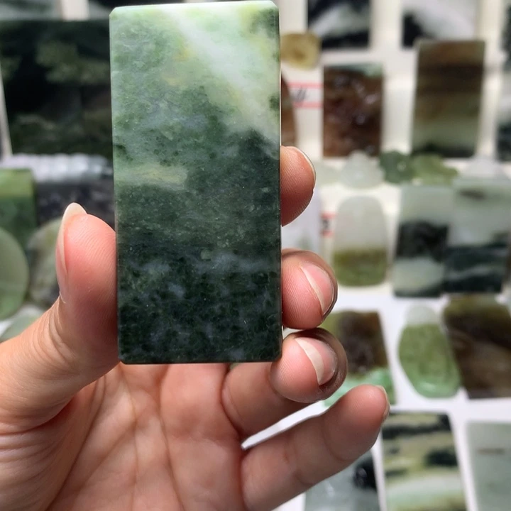 独山玉未镶嵌颈饰