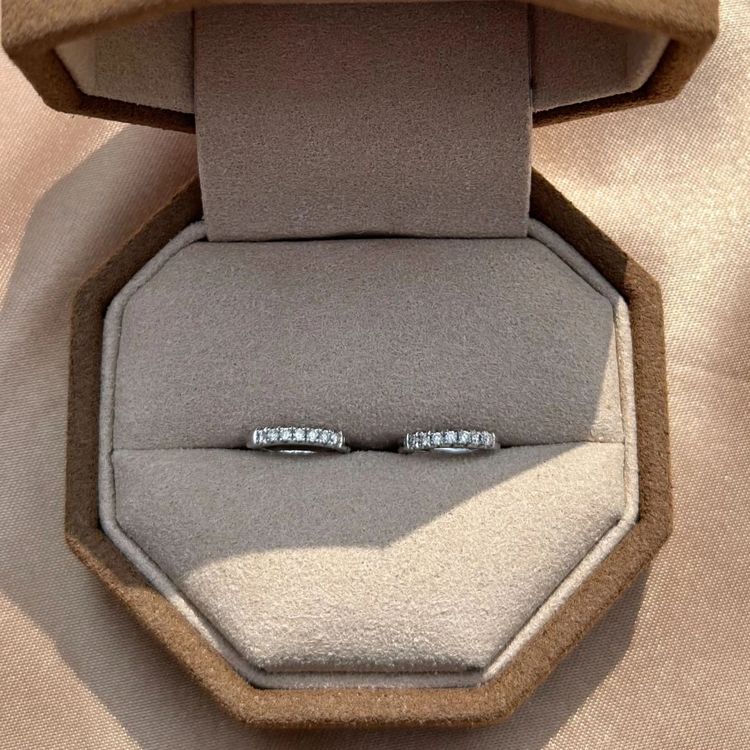 eloralab 实验室培育钻石现货|半圈镶嵌培育钻圆形耳环 0.258ct