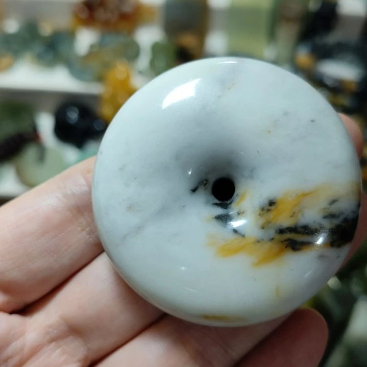 岫玉未镶嵌平安扣