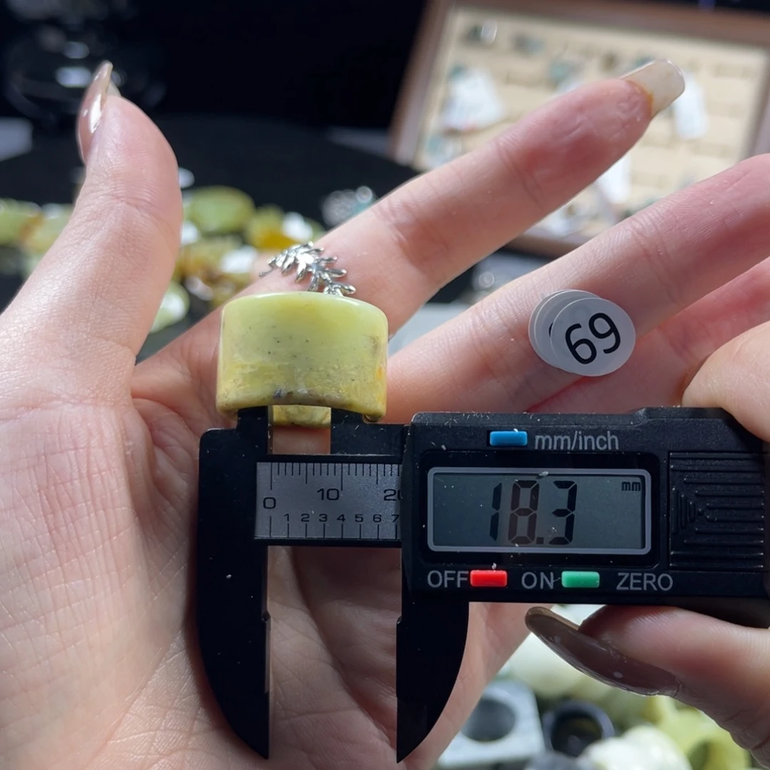 蛇纹石玉未镶嵌戒指