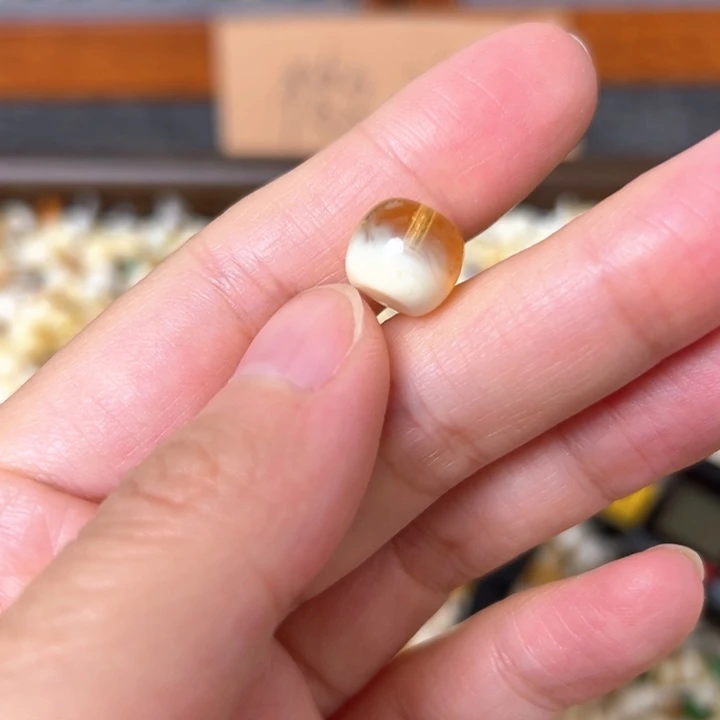 蜜蜡未镶嵌裸石10.5mm一个