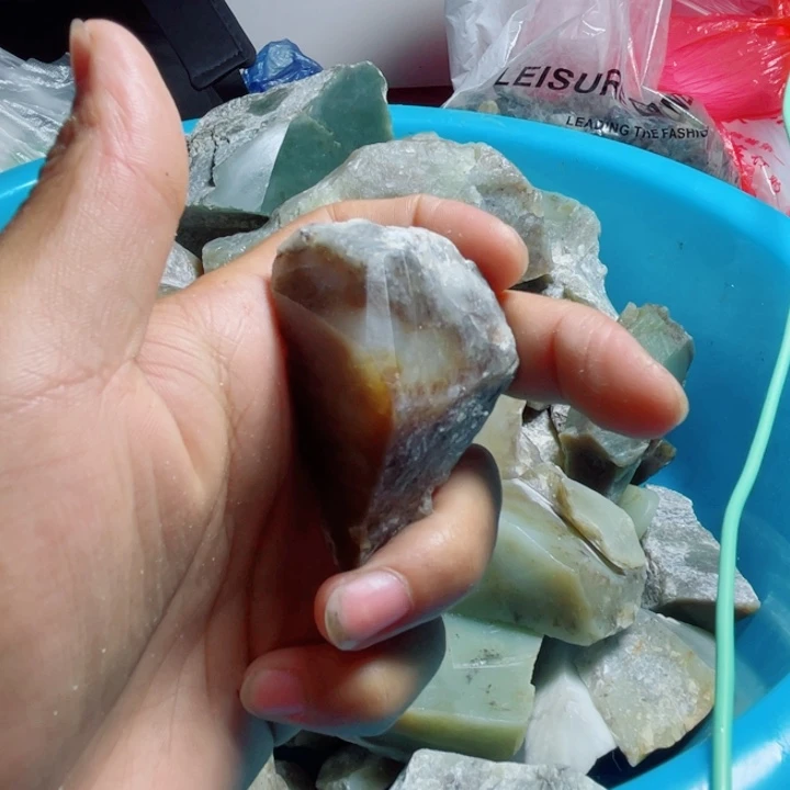 未镶嵌和田玉(糖玉)珠宝半成品