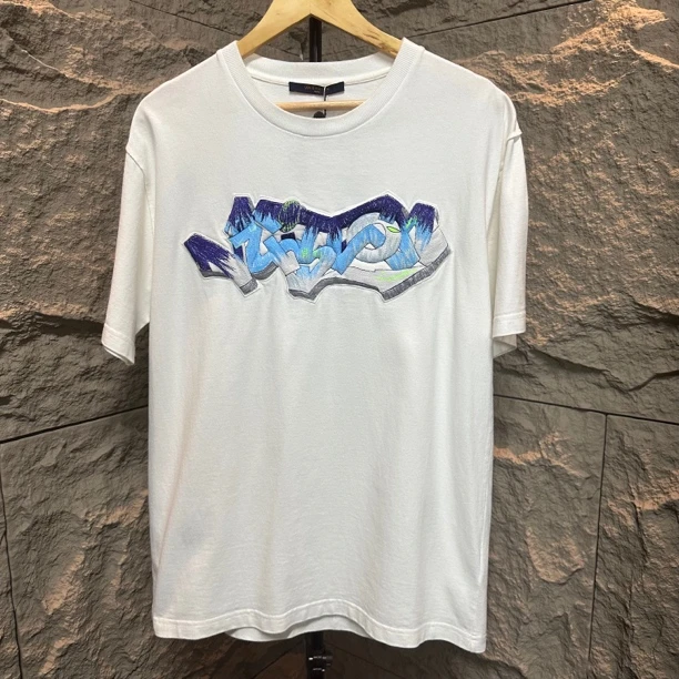 未使用 LouisVuitton/路易威登 胸围114衣长74 L码 雪山浮雕M303