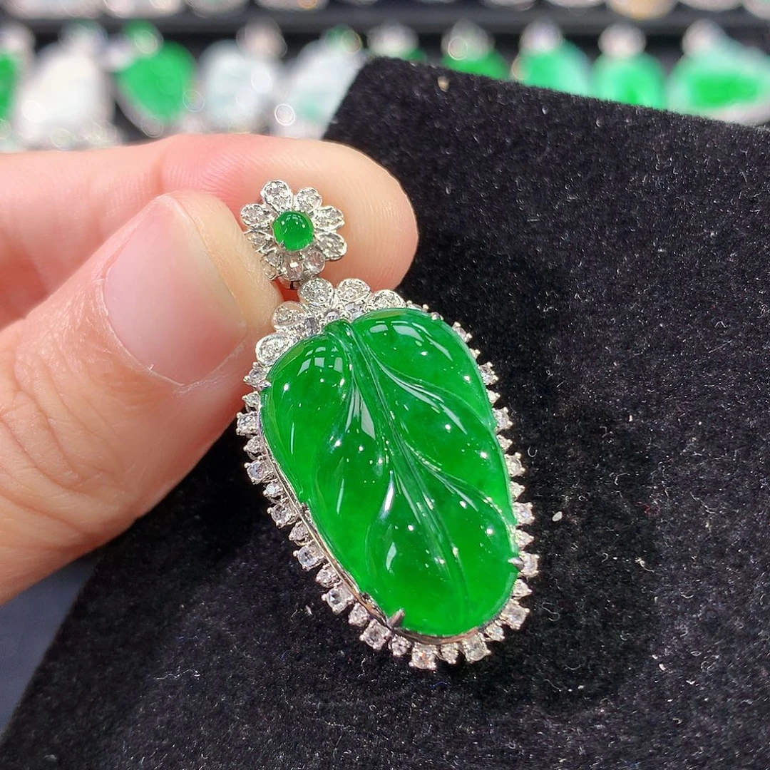 翡翠18K金镶嵌颈饰