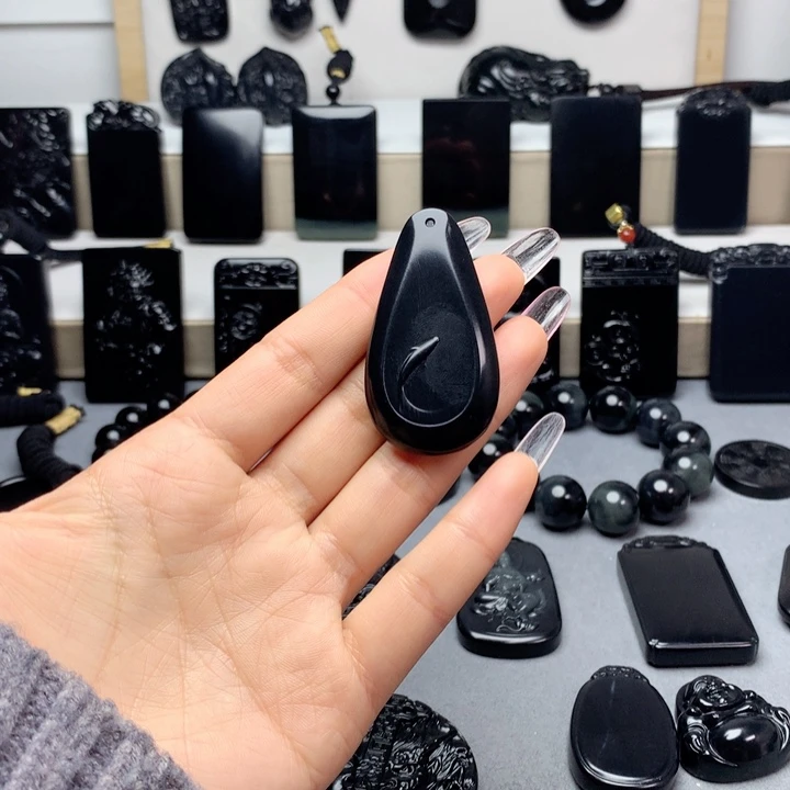 和田玉（墨玉）挂件未镶嵌嚼***糖