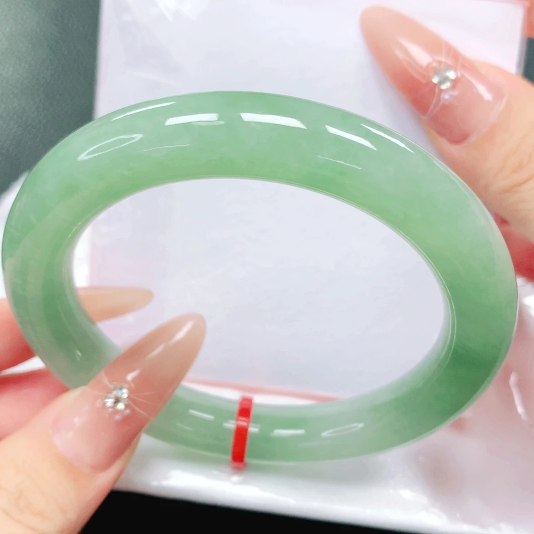 未镶嵌手镯翡翠57。