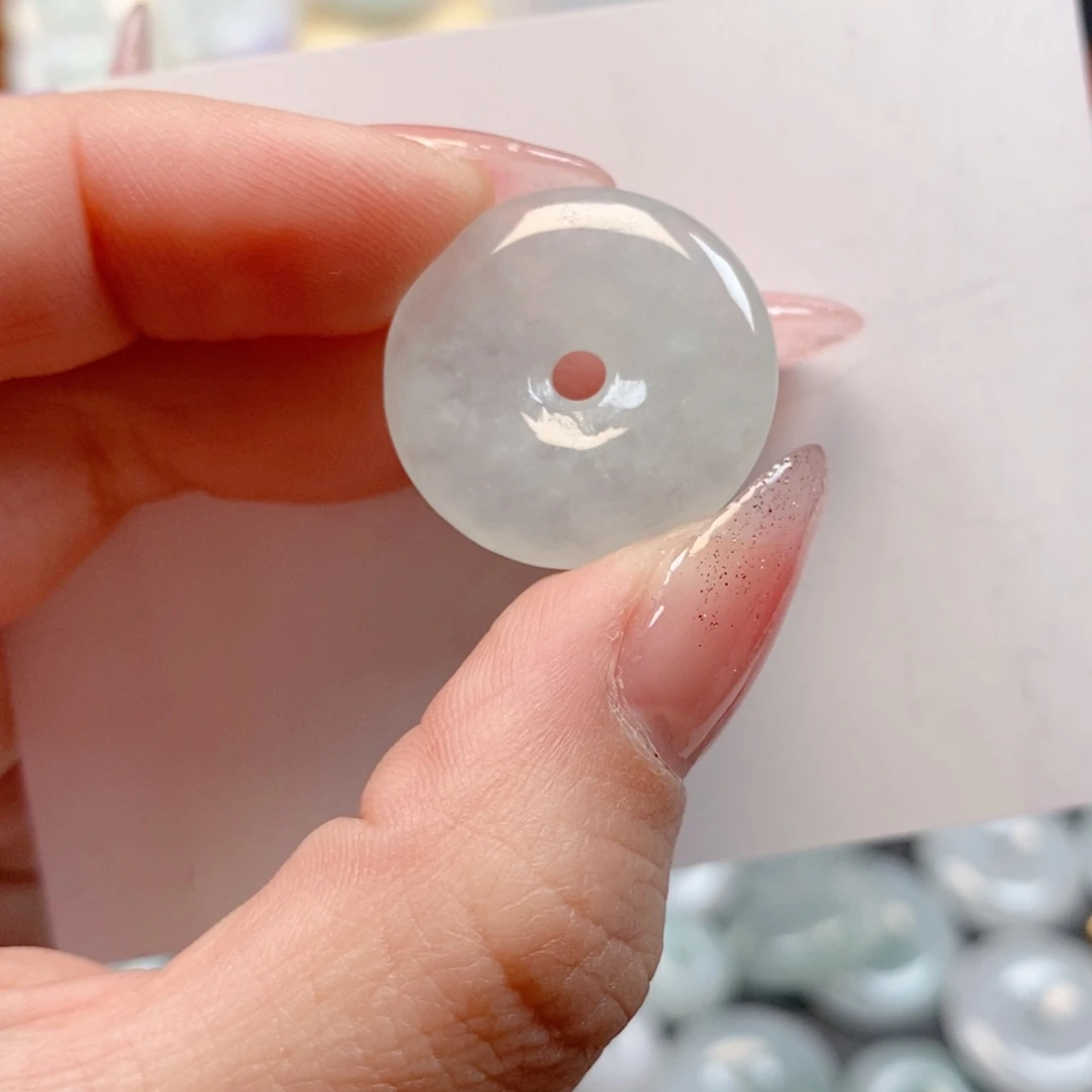 翡翠颈饰未镶嵌天然翡翠