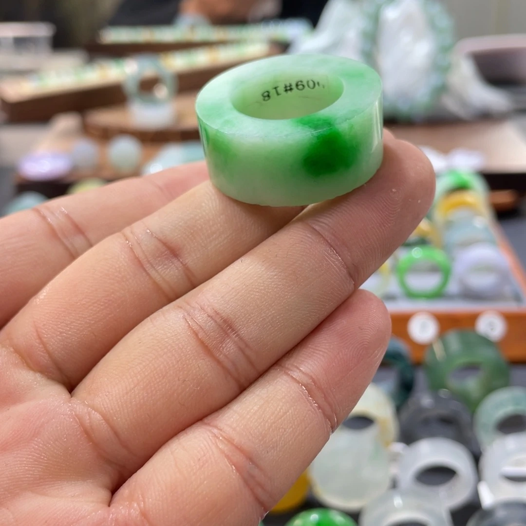 定制翡翠未镶嵌孔*翡翠