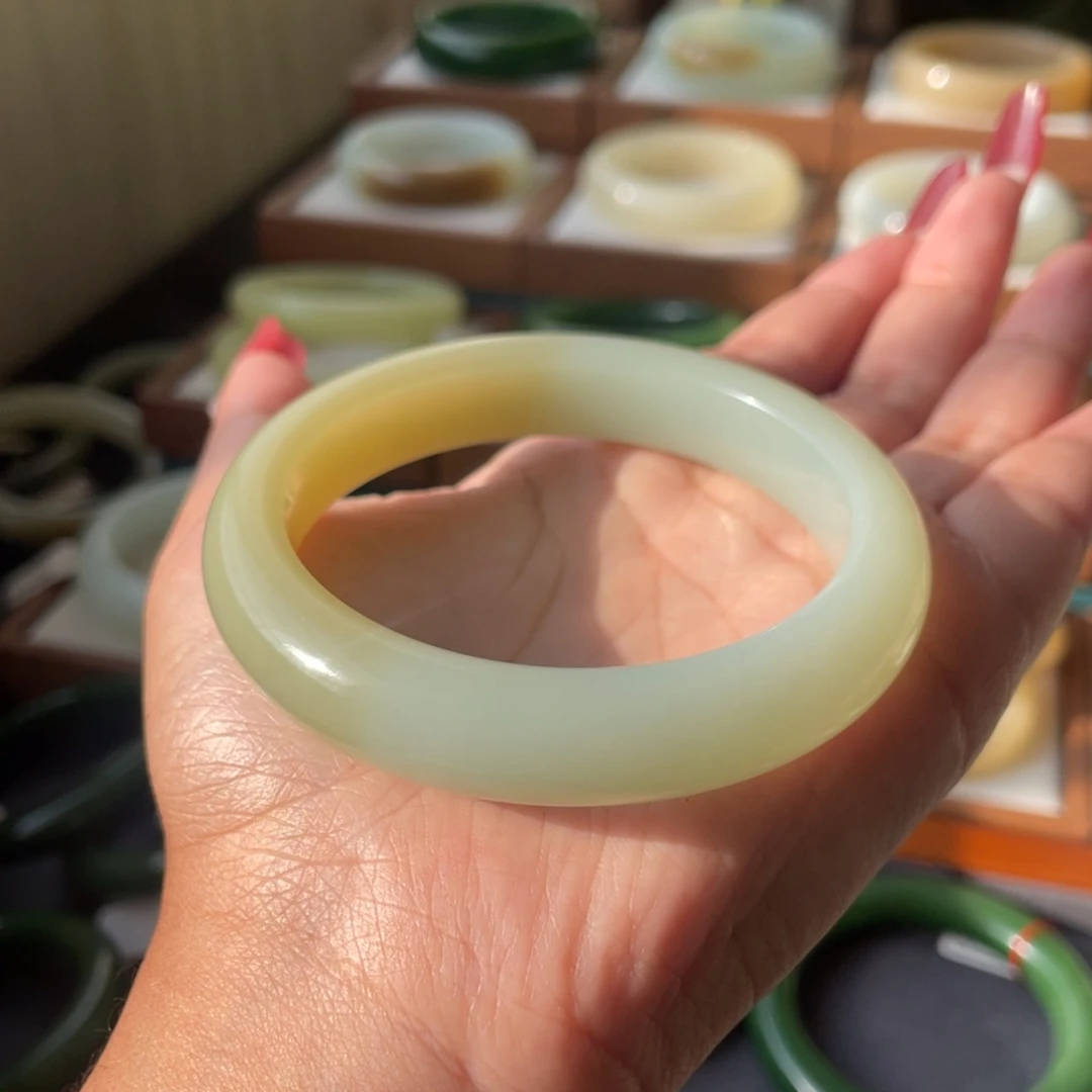 未镶嵌手镯和田玉