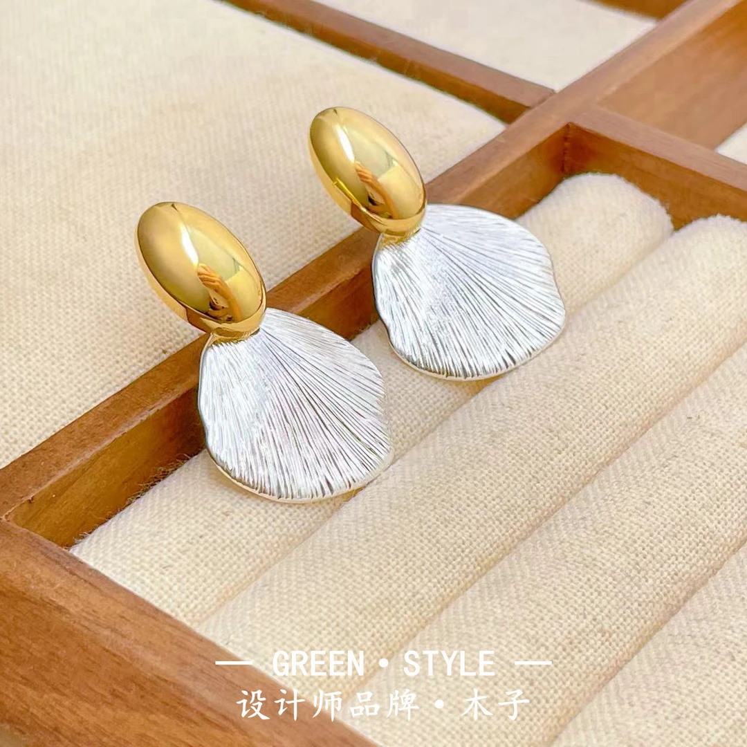 铜合金耳饰 【撞色贝壳耳钉】春季百搭轻奢简约时尚设计师耳环-A69