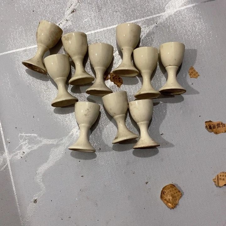 瓷片白色酒盅10个有微瑕