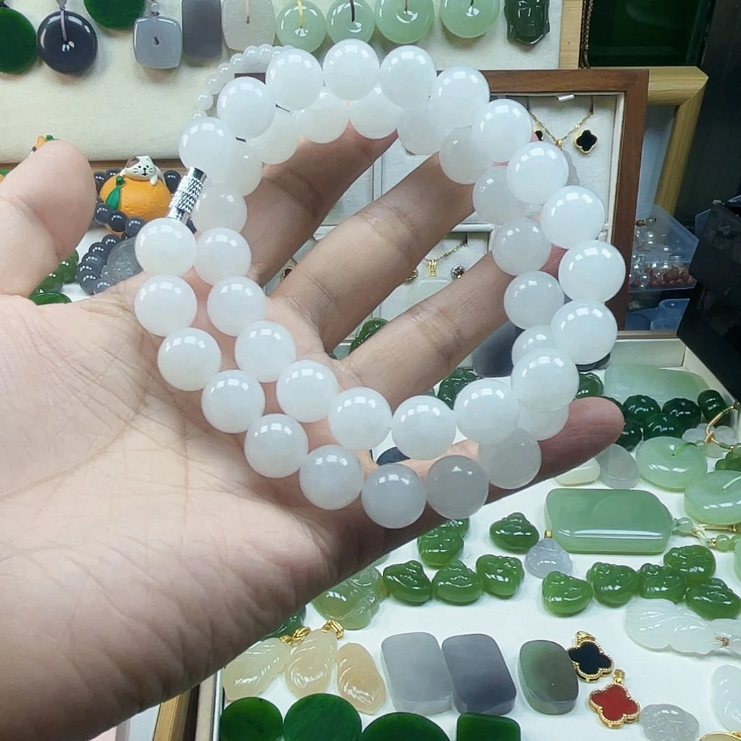 蔡***娘项链未镶嵌和田玉